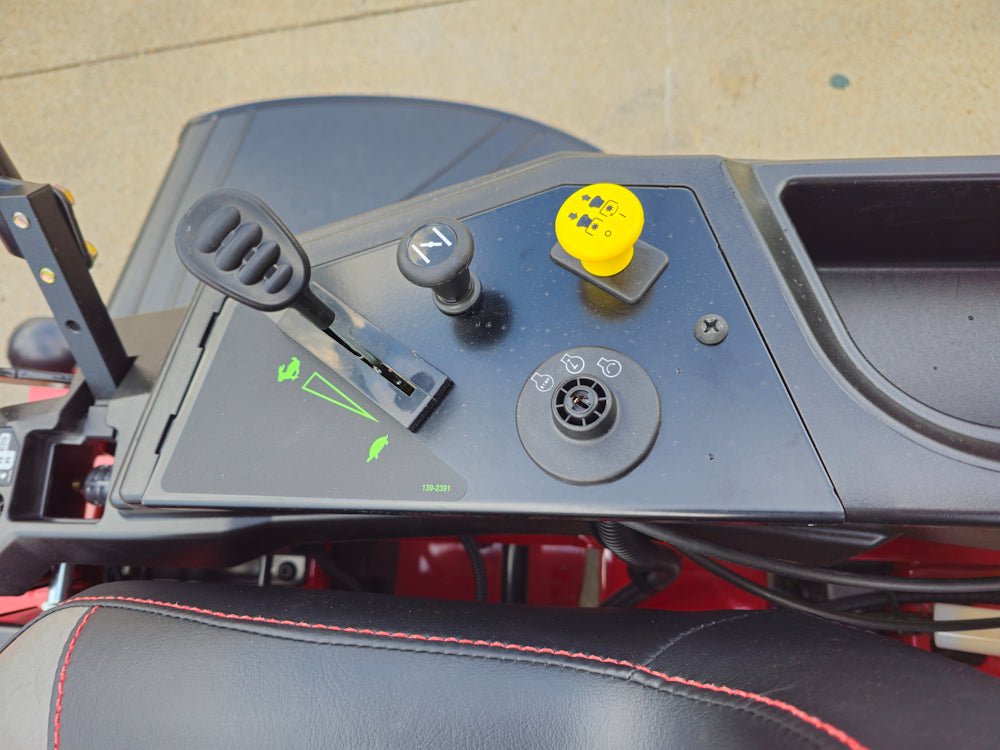 Toro 77404 42" TimeCutter Zero Turn Mower 22HP Briggs - Image 4