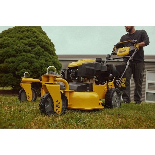 DEWALT 28 in. 224cc 3-in-1 Self-Propelled Gas Push Lawn Mower - Image 6