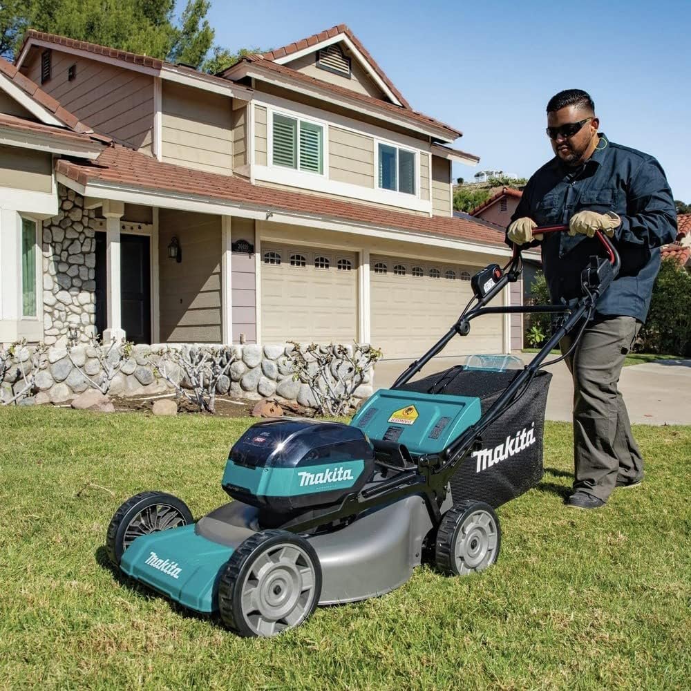 Makita 40V max XGT Brushless 21" SelfâPropelled Commercial Lawn Mower Kit GML01PL - Image 8